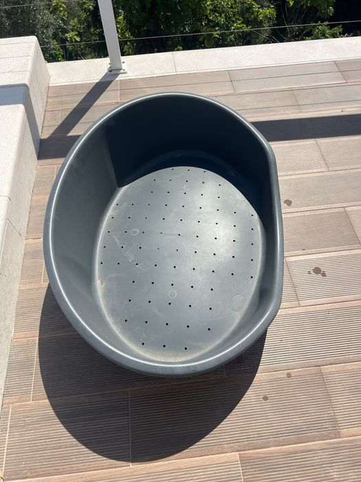 Cama para cão de plástico