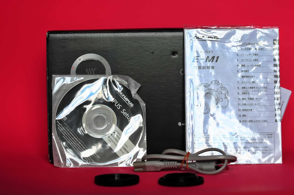 Olympus OM-D E-M1 корпус +вспышка Olympus в подарок 14-42