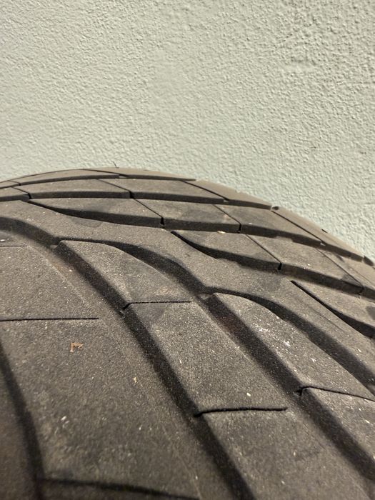 Pneu Bridgestone 265/35ZR18 semi-novo
