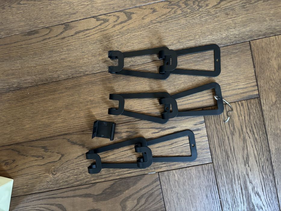 Organizer do szafy Joint firmy Yamazaki na torebki, czapki