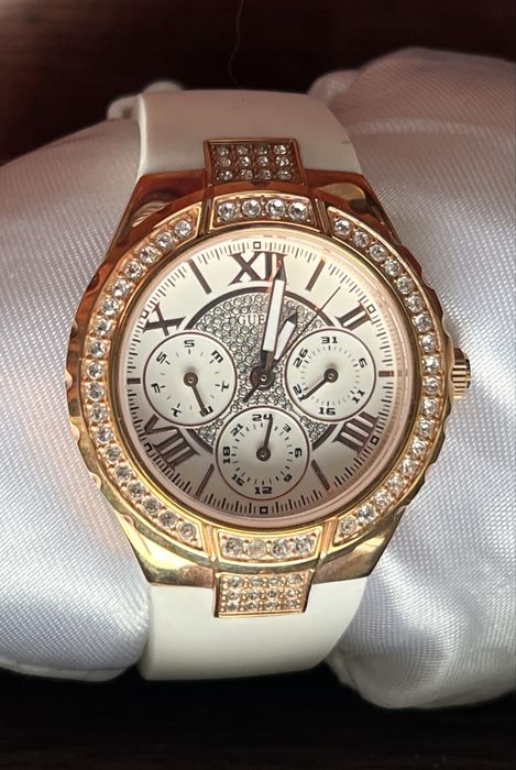 Жіночий годинник Guess W0300L2