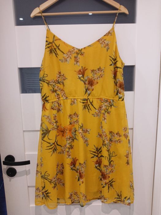 Sukienka w kwiaty na lato