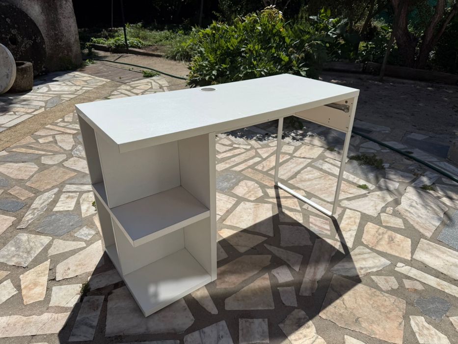 Secretária branca IKEA