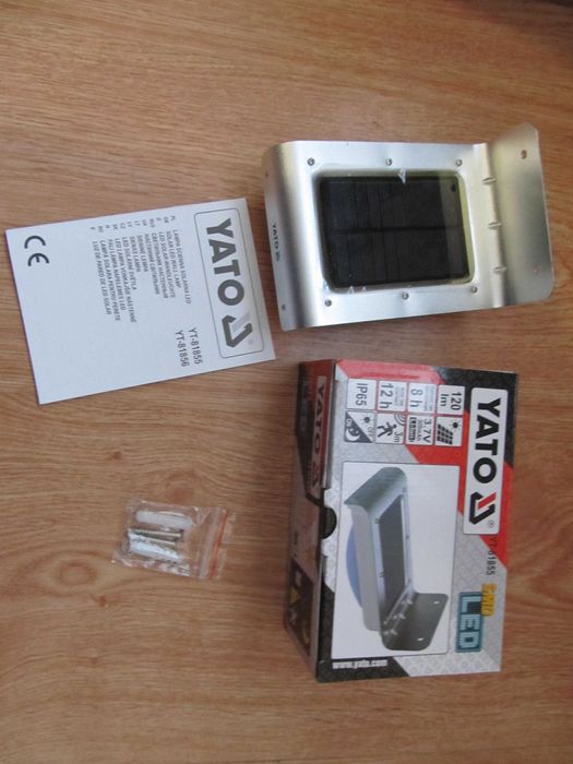 Уличный прожектор на солнечных батареях с датчиком движения