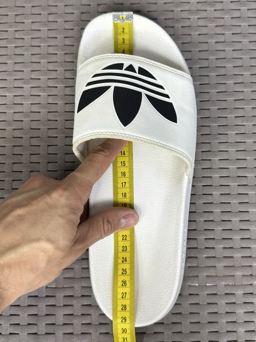 Adidas шлепанцы тапочки 46 размер пляжные белые