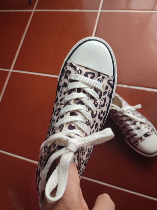 Tênis leopardo a estrear