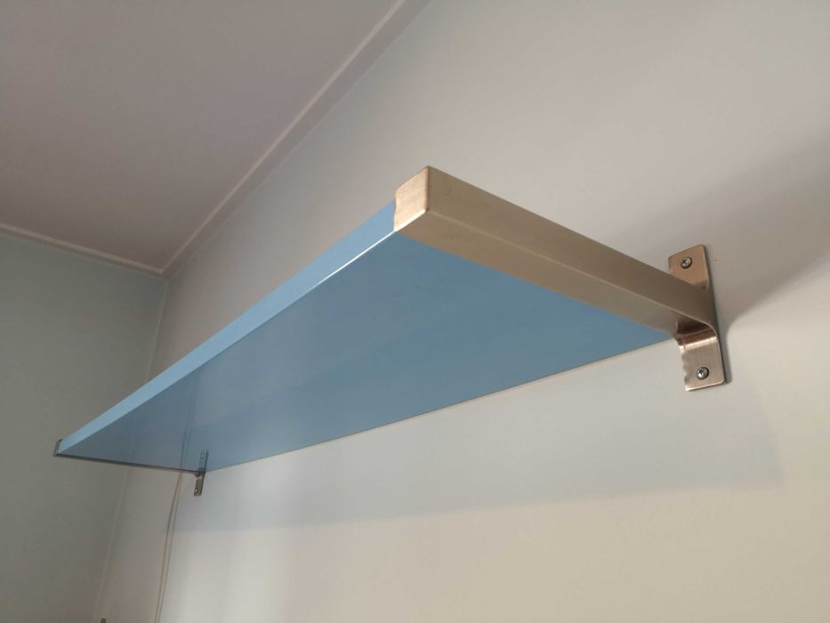 Venda Urgente: 2 Prateleiras lacadas,Ikea,como novas,com 4suportes lat