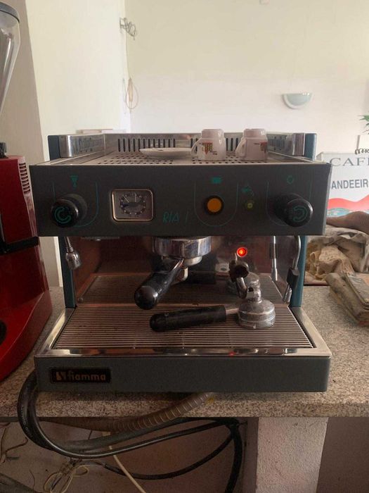 Máquina de Café + Moinho Automático Fiamma – 1 Grupo – COMO NOVA