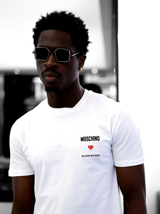 T-shirt exelente qualidade Moschino