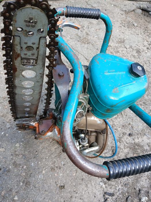 Бензопила Дружба в рабочем состоянии