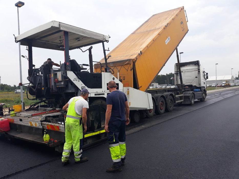 Układanie asfaltu budowa dróg parkingów asfaltowanie zalewanie spękań