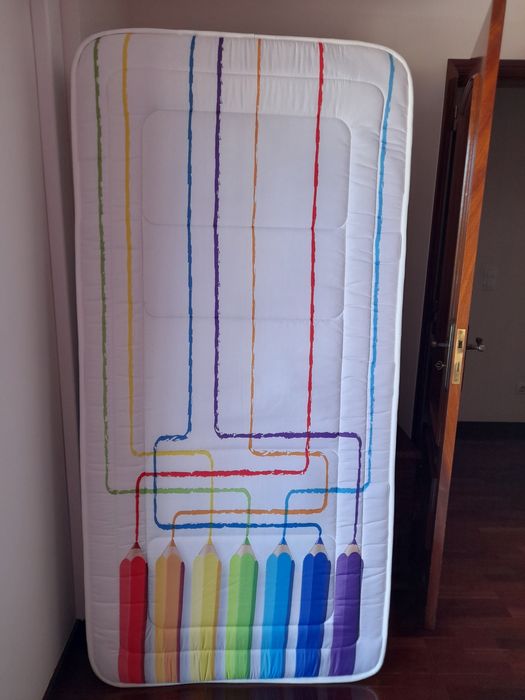 Cama e colchão NOVOS