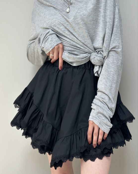 Повітряна об'ємна спідниця з мереживом