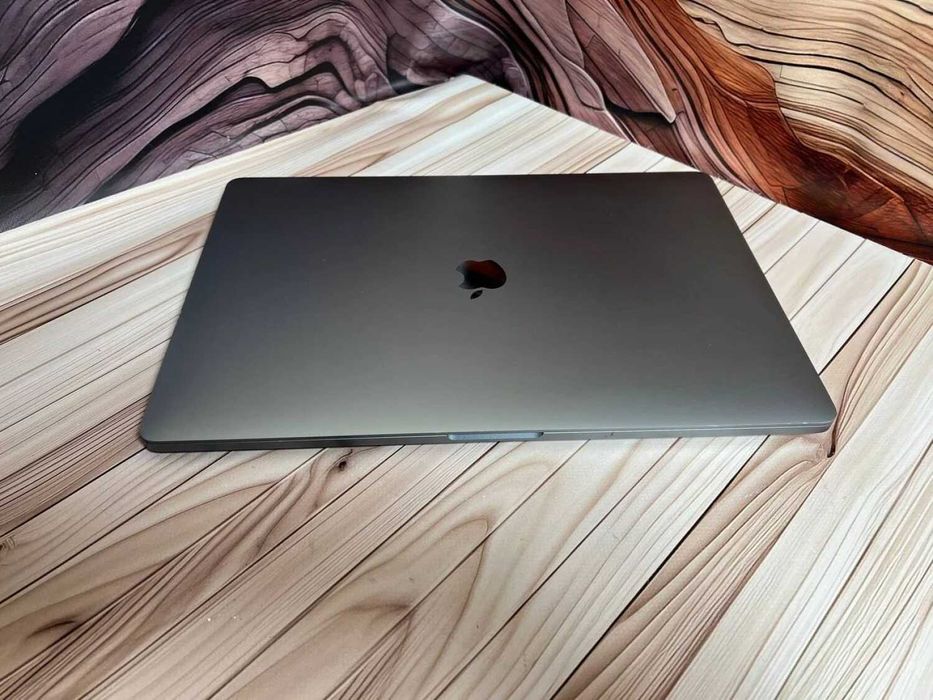 Ультрабук Apple MacBook Pro 16 2019 A2141 з екраном 16"