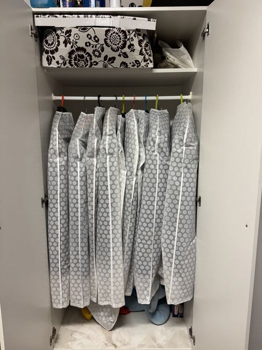 Roupeiro Ikea em bom estado