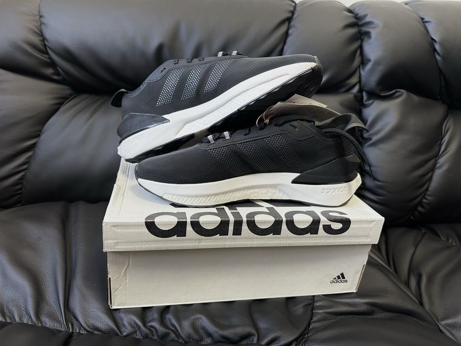 Оригінальні чоловічі кросівки adidas