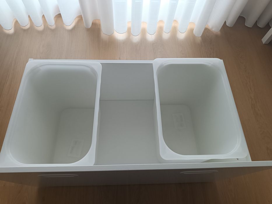 Banco/baú IKEA para criança