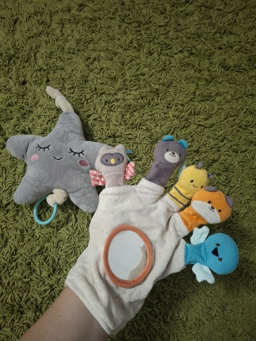 Продається набором,пальчикова лялька +музична підвіска