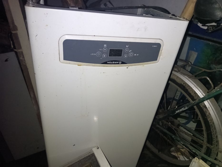 Котел Вайлант т6,т4 парапетний.Арістон(коминовий),, Арістон (парапетни