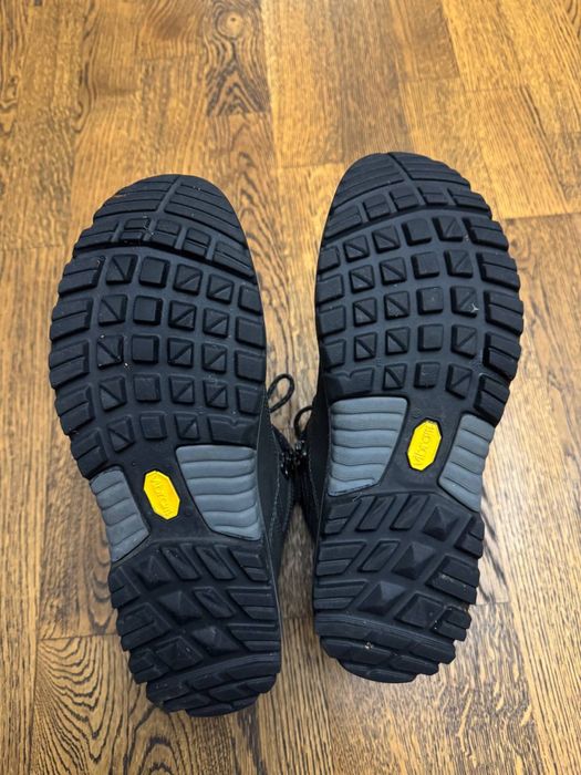 Продам трекінгові черевики Lowa