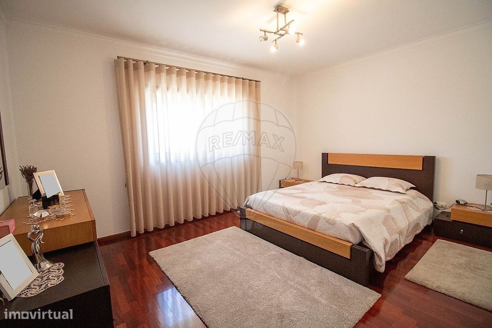 Moradia T4 para venda