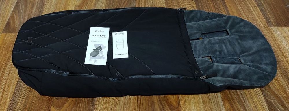 Конверт футмуф  deep black чорний, в новому стані