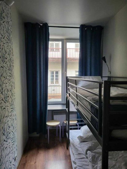 Хостел біля Голосіївської - постійно є світло, зручно для роботи .