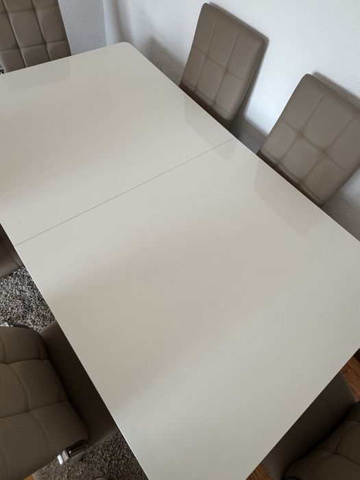 Mesa de jantar extensivel e 6 cadeiras