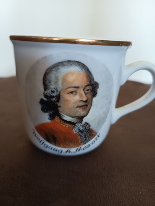 Kubek porcelanowy z W. A. Mozartem