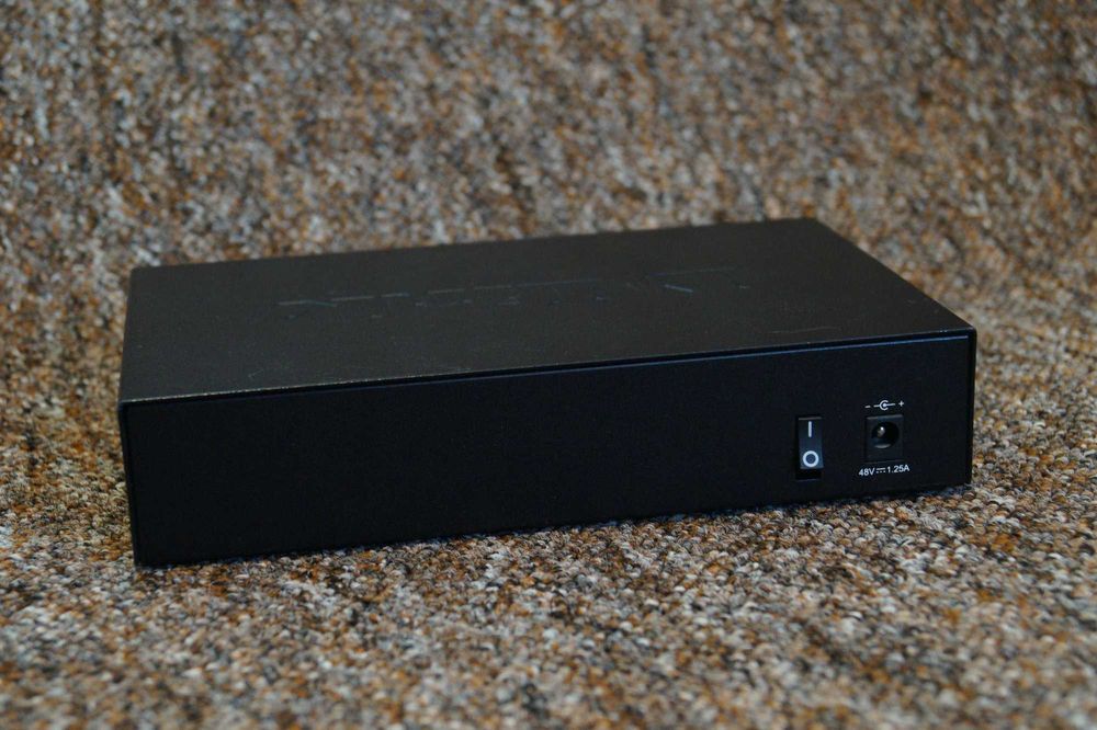 D-Link DGS-1008P switch niezarządzalny PoE