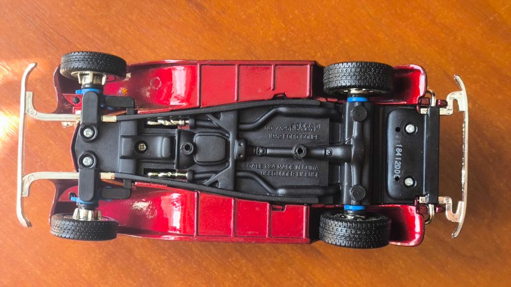 Машинка Ford Coupe 1932 1/24 Motormax