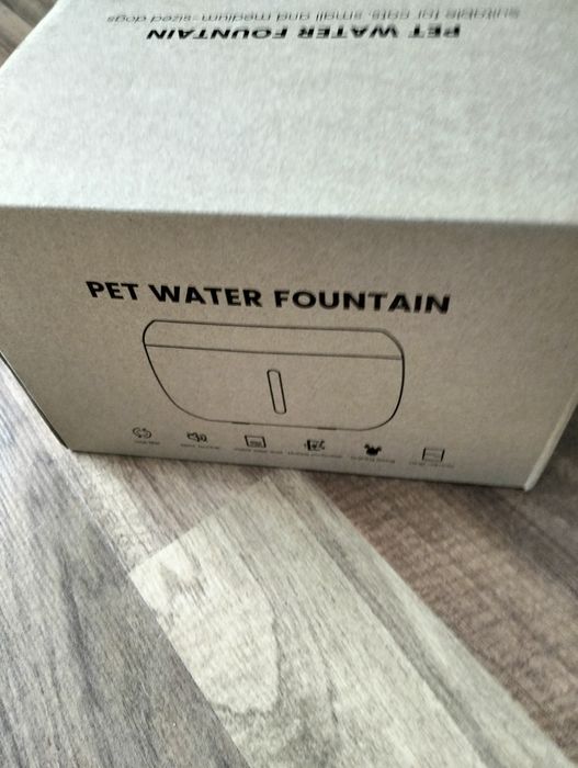 Fontanna poidło dla kota