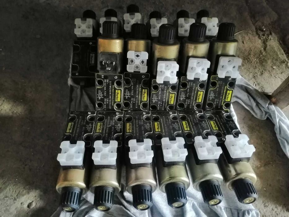 Zawór  cewka  rodzielacz hydrauliczny PARKER D1VW20BNJW75