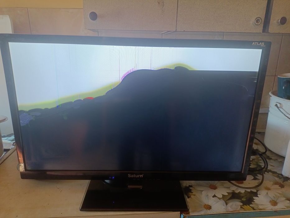 Телевізор Saturn TV LED32 A (розбита Матриця)