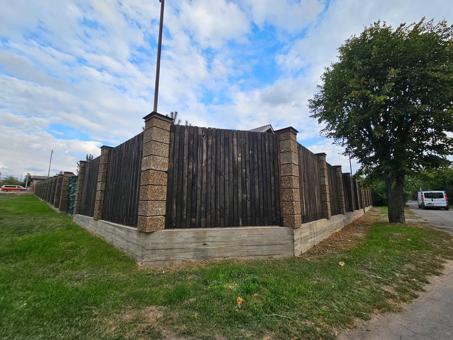 Продаётся новый просторный дом недалеко от воды, в районе Карачунов