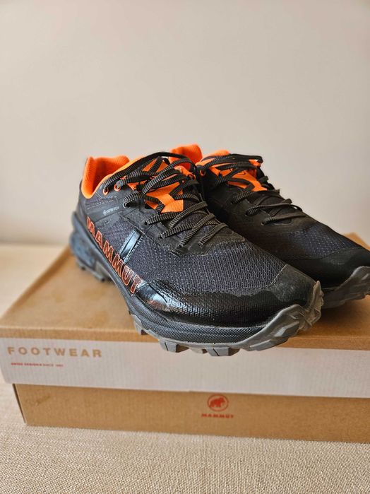 Buty turystyczne męskie Mammut Sertig II Low GTX black/vibrant orange
