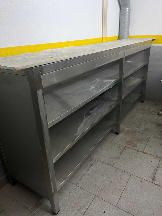 Bancada com 3 prateleiras