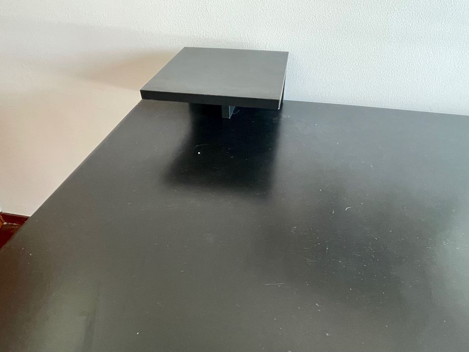 Secretária de escritório IKEA tampo UPPSPEL (180 x 80) altura regulável, com suportes para colunas de som