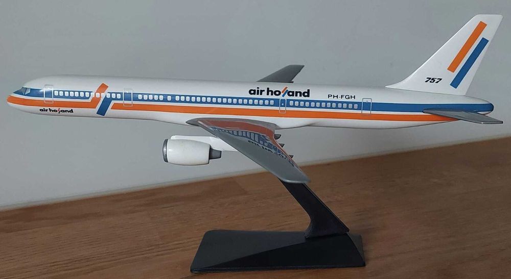 Model samolot B 757-200 Air Holland Airlines snapfit