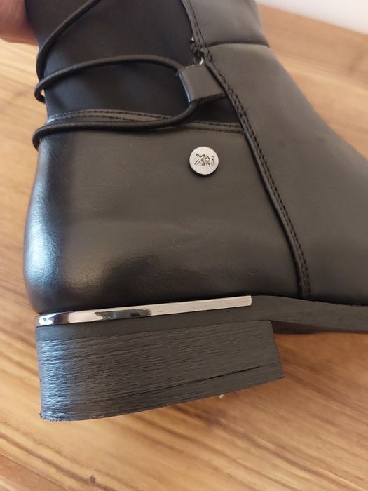 Botas altas marca XTI tamanho 38