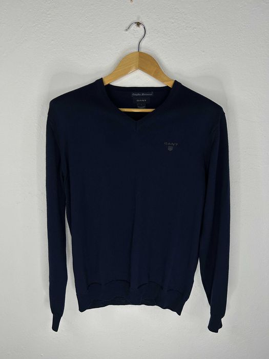 Sweter w serek Gant granatowy z logiem L