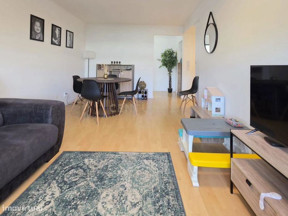 Apartamento T3 com Varanda – Rua Nicolau de Sousa Lima, Paim, Ponta De