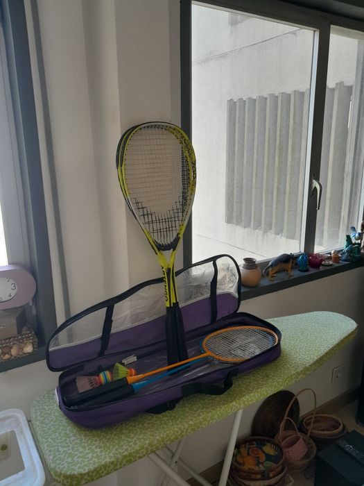 Vendo Conjunto de Raquetes de Squash e um Conjunto de Raquetes de Badminton em bom estado