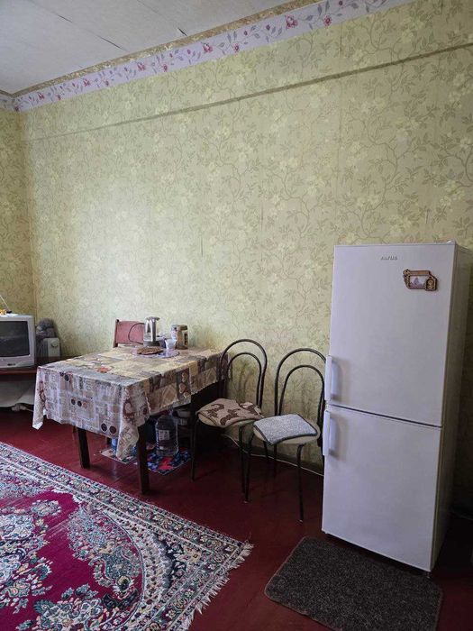 Продам большую комнату 18м2, до метро Индустриальная пешком