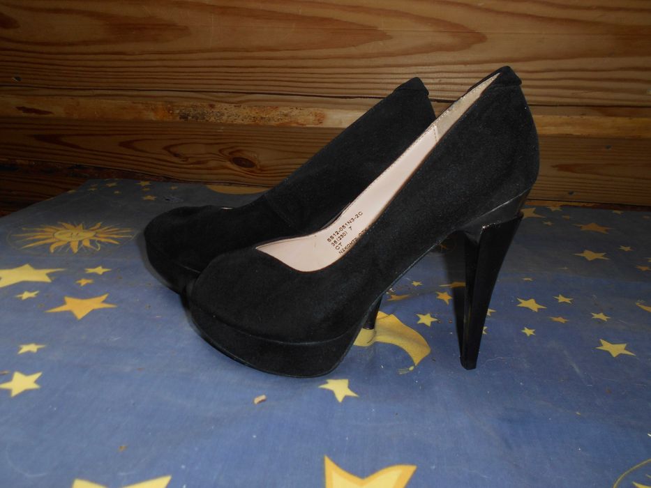 Buty damskie na obcasie, szpilki.