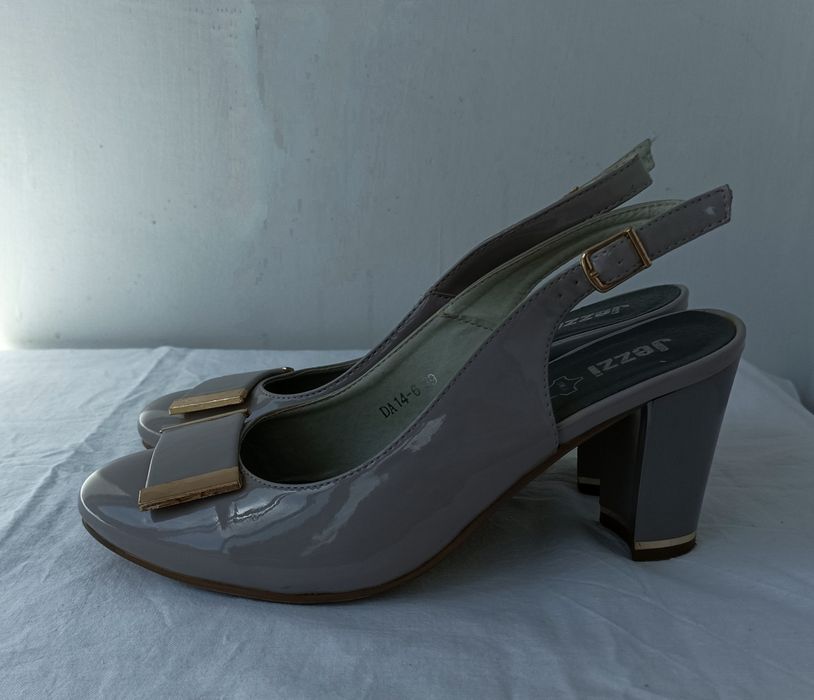 Szare czółenka, lakierowane sandały skórzane, skóra Jezzi 39