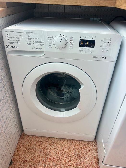 Máquina lavar roupa e máquina de lavar loiça