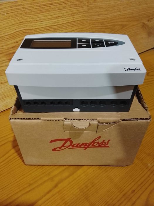 Регулятор Danfoss ECL Comfort 110