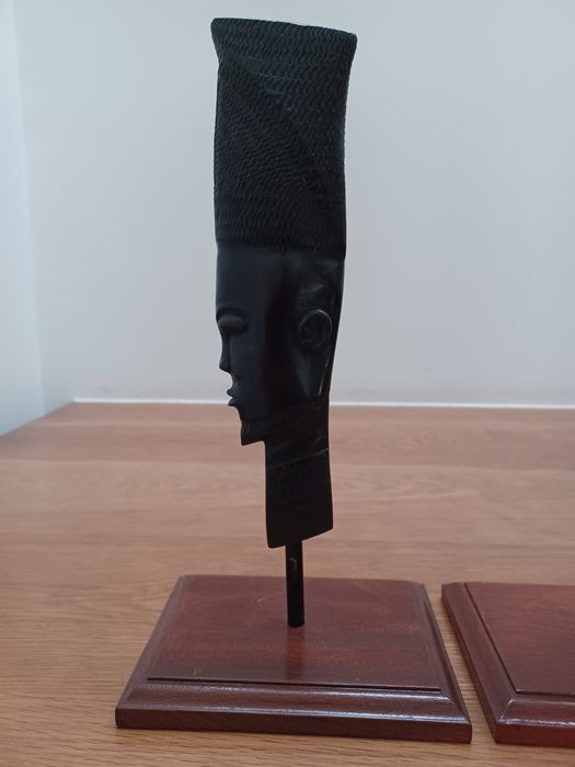 Estatuetas de Arte Tribal Africana em Pau Preto