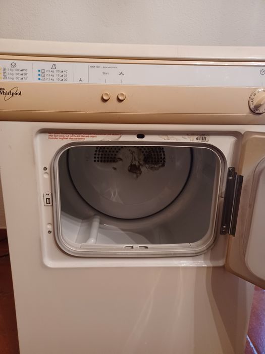 Máquina secar roupa